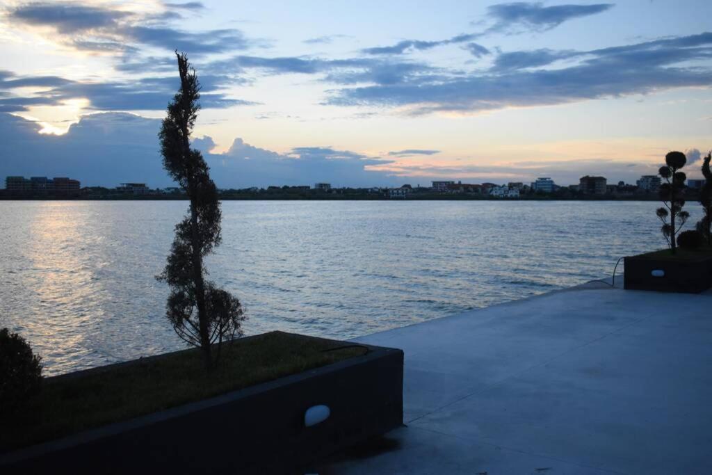 Apartment By The Lake With A View Mamaia Exteriér fotografie